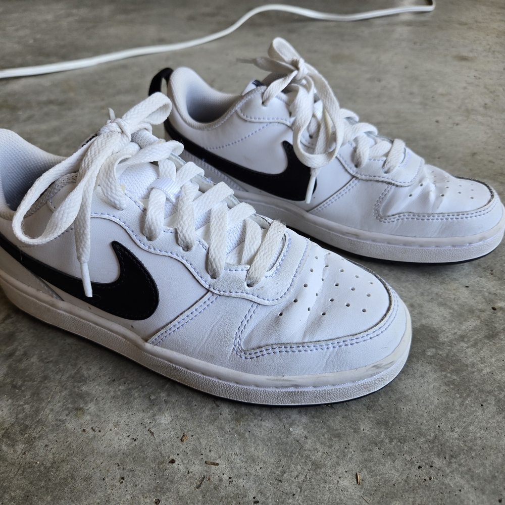 Nike White and Black Sneakers